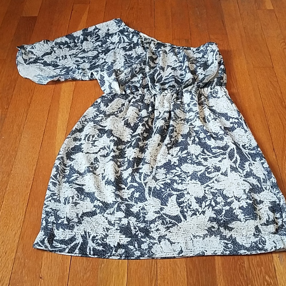 One shoulder dress